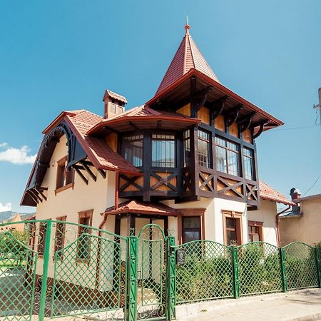 Vila Genia Câmpulung Moldovenesc エクステリア 写真
